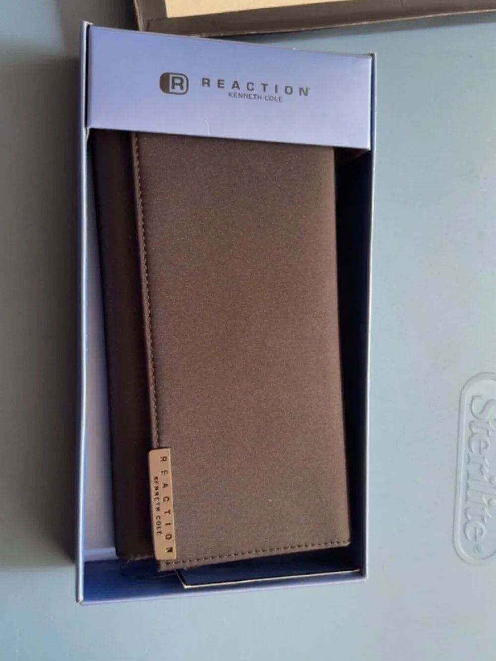 Kenneth Cole Reaction Dark Brown Trifold Wallet - New in Box